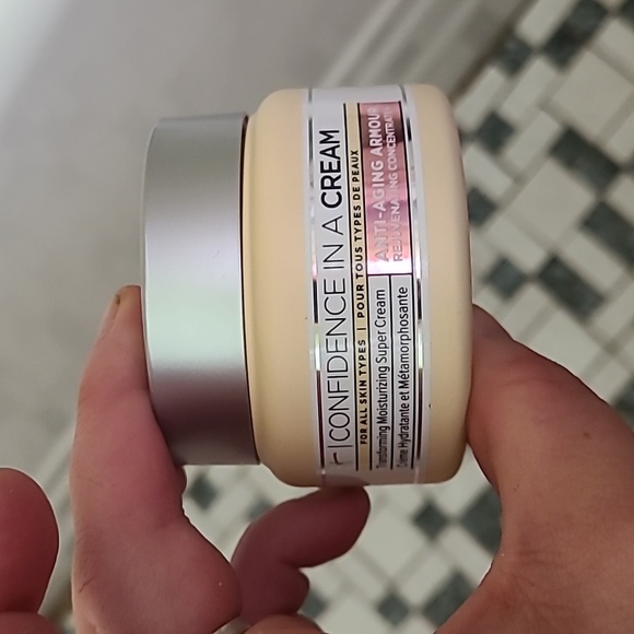 Skincare it cosmetics bundle never opened - Picture 2 of 3